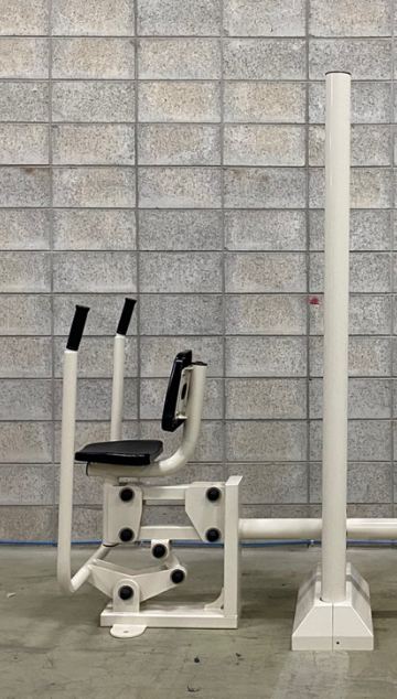 야외 운동기구 역기올리기