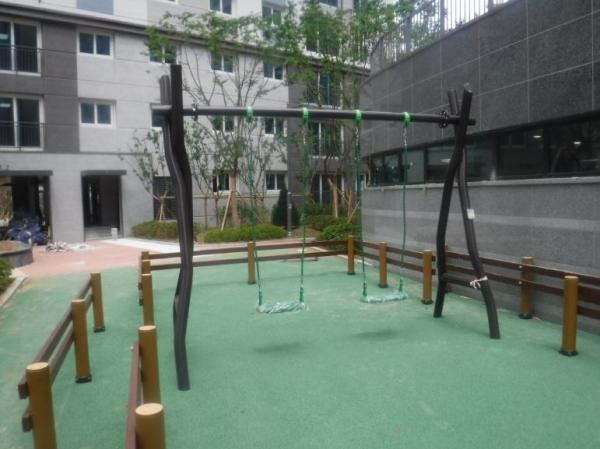 어린이놀이기구 잎사귀그네