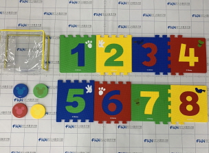 합성수지제 어린이용품 LET'S PLAY SET - HOPSCOTCH MAT & DISC