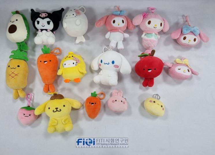 완구 걸이인형
